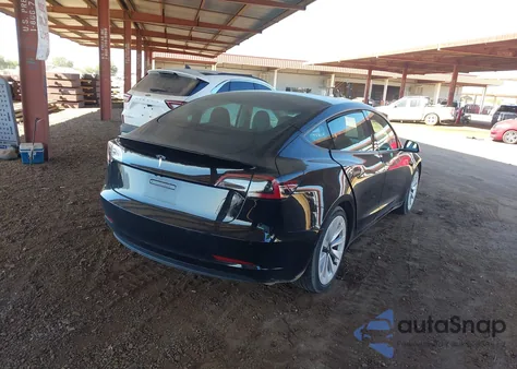 2021 Tesla Model 3 Standard Range Plus Rear-Wheel Drive z USA, uszkodzony, nr VIN 5YJ3E1EA4MF987859